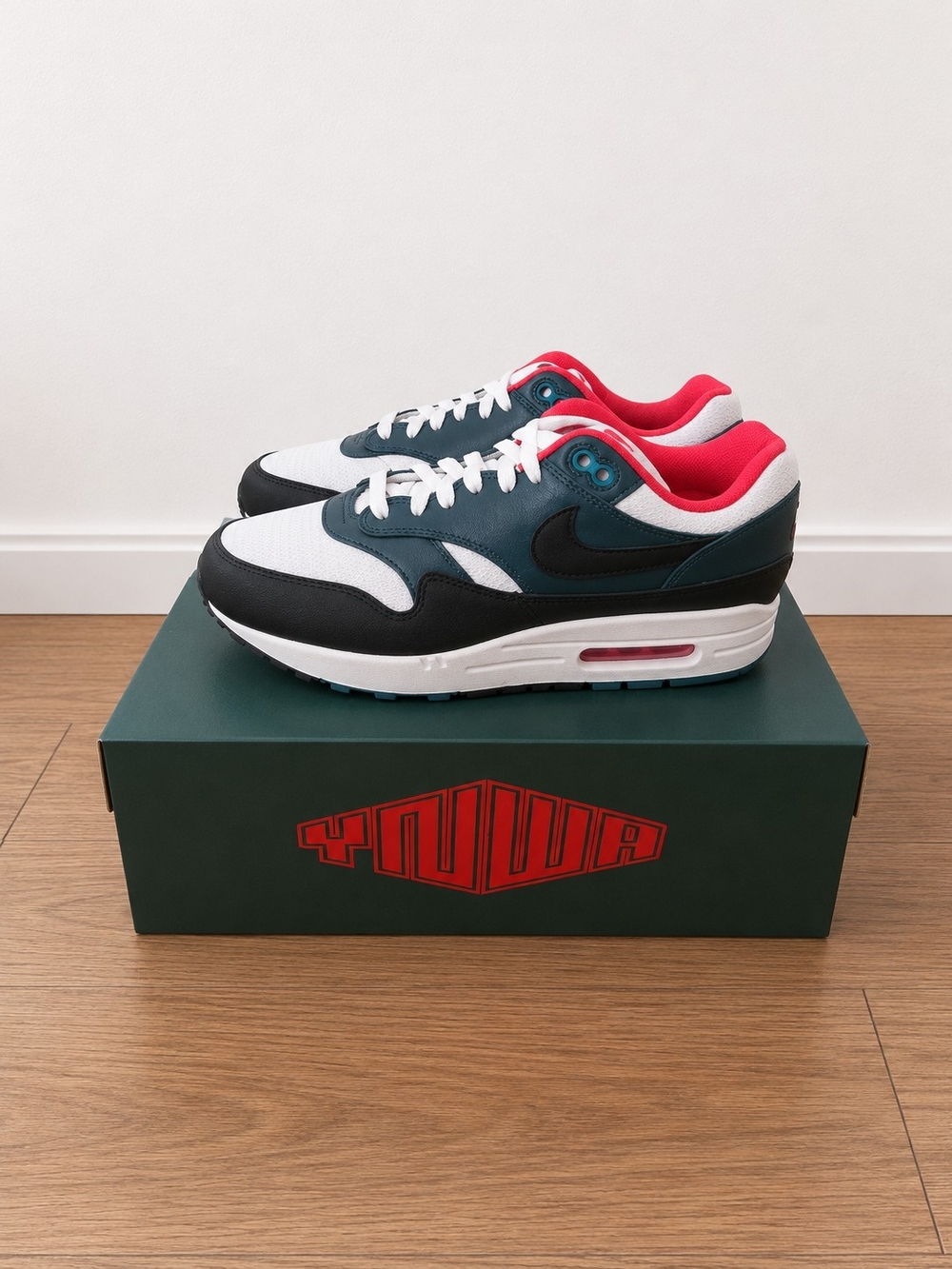 Nike Air Max 1 x Lebron James x F.C Liverpool